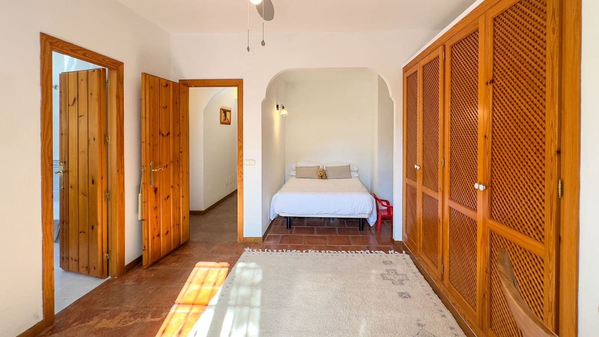 4 bedroom Villa for sale in Alhaurin de la Torre with pool - € 1,599,000 (Ref: 9336968)