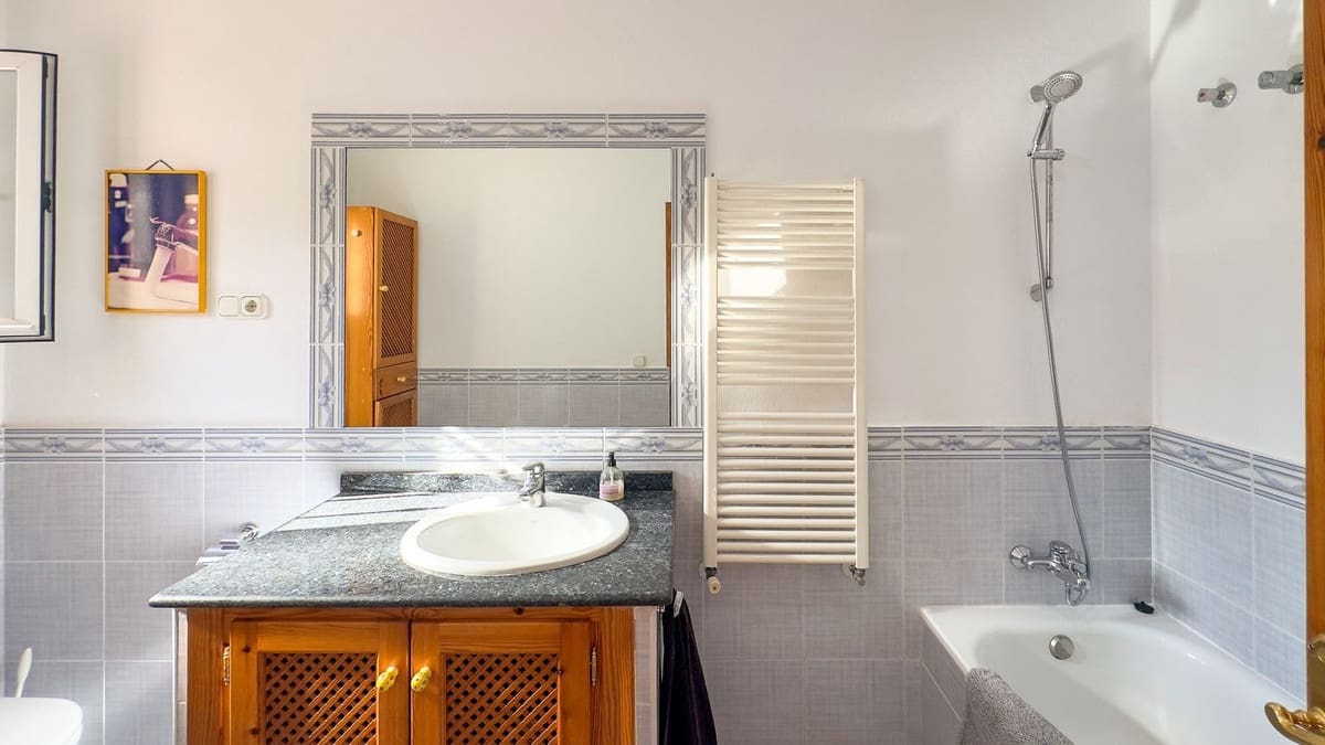 4 bedroom Villa for sale in Alhaurin de la Torre with pool - € 1,599,000 (Ref: 9336968)