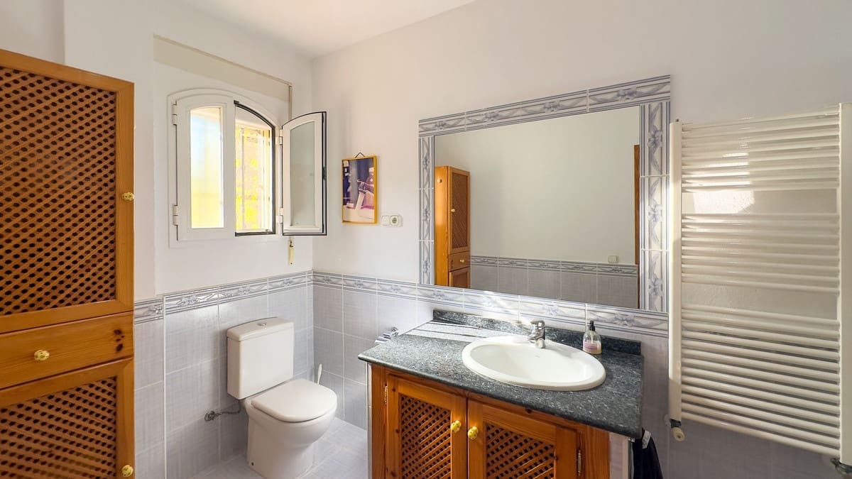 4 bedroom Villa for sale in Alhaurin de la Torre with pool - € 1,599,000 (Ref: 9336968)