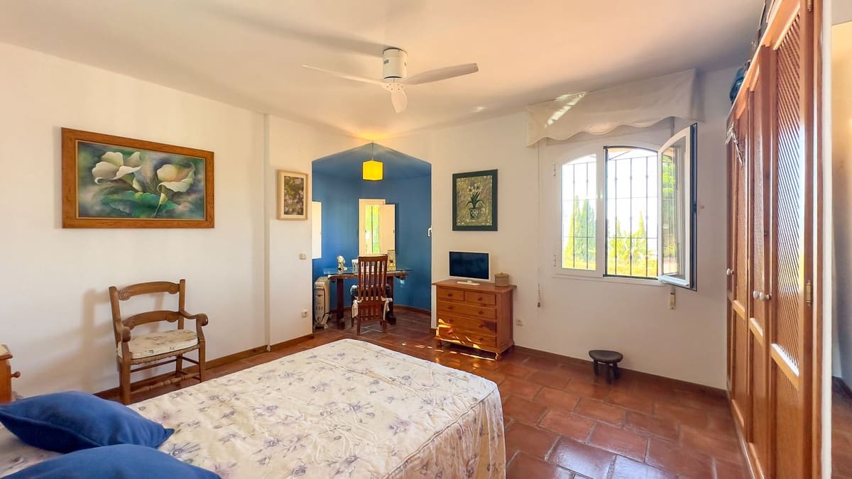 4 bedroom Villa for sale in Alhaurin de la Torre with pool - € 1,599,000 (Ref: 9336968)