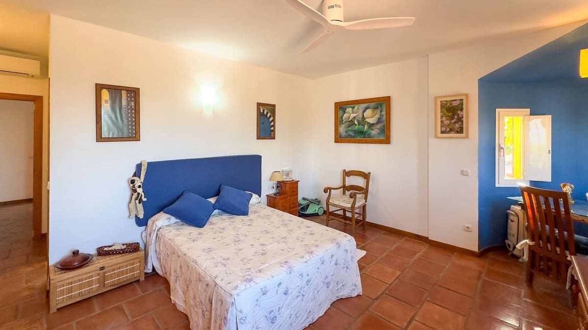 4 bedroom Villa for sale in Alhaurin de la Torre with pool - € 1,599,000 (Ref: 9336968)