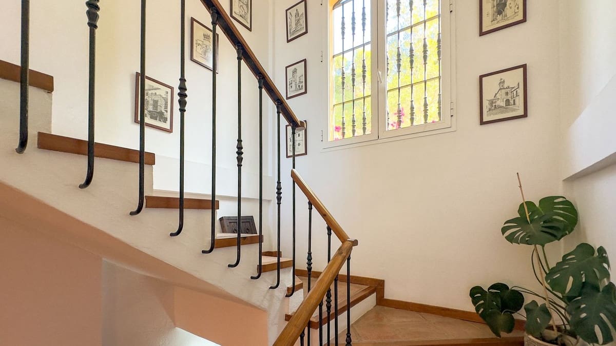 4 bedroom Villa for sale in Alhaurin de la Torre with pool - € 1,599,000 (Ref: 9336968)