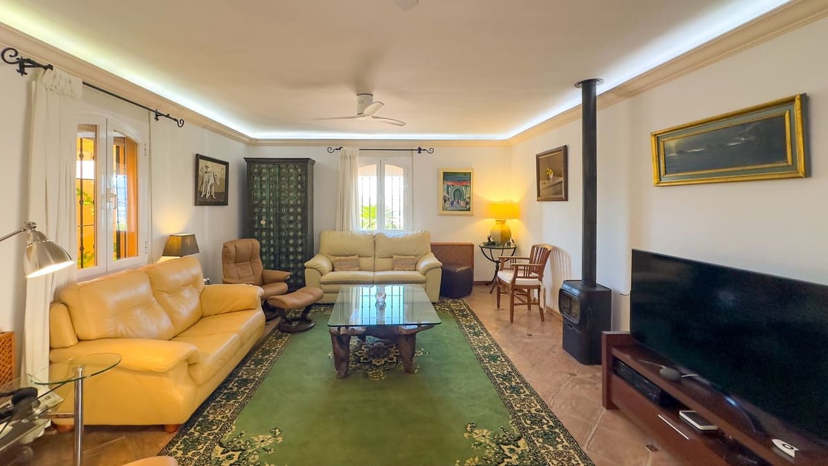 4 bedroom Villa for sale in Alhaurin de la Torre with pool - € 1,599,000 (Ref: 9336968)