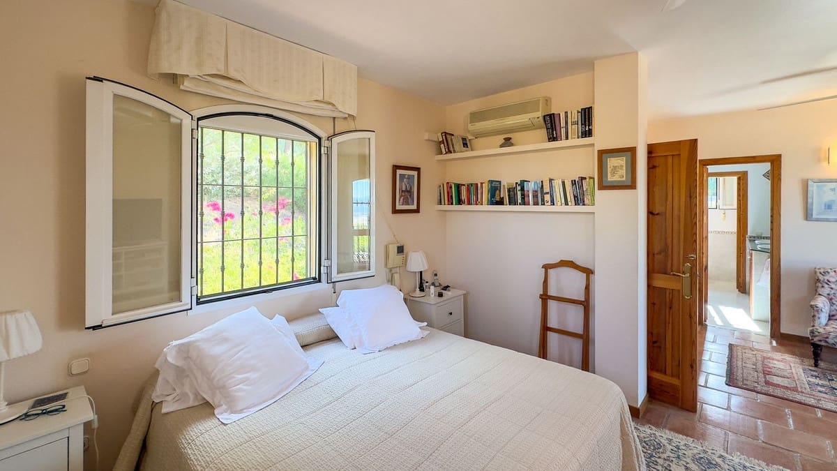 4 bedroom Villa for sale in Alhaurin de la Torre with pool - € 1,599,000 (Ref: 9336968)