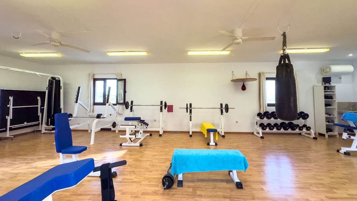 4 bedroom Villa for sale in Alhaurin de la Torre with pool - € 1,599,000 (Ref: 9336968)