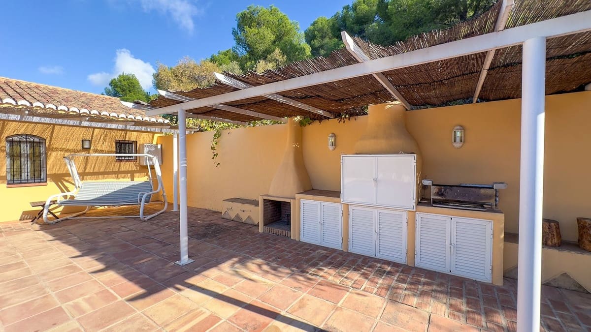 4 bedroom Villa for sale in Alhaurin de la Torre with pool - € 1,599,000 (Ref: 9336968)