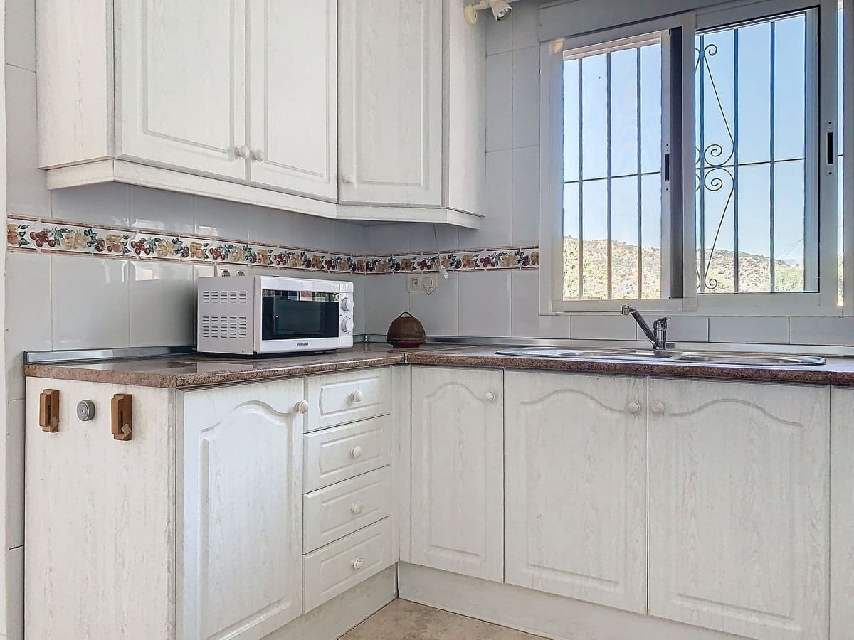 4 sypialnia Finka/Dom wiejski na sprzedaż w Comares z basenem garażem - 249 000 € (Ref: 9363272)