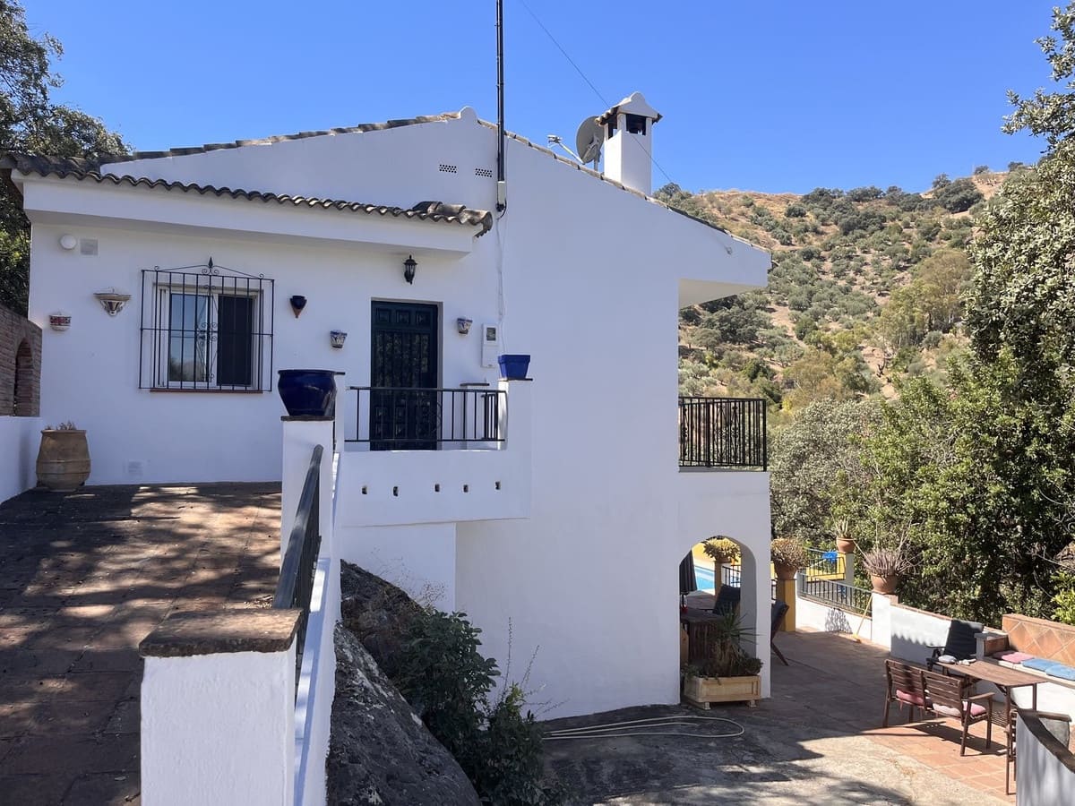 4 chambre Finca/Maison de Campagne à vendre à Comares avec piscine garage - 249 000 € (Ref: 9363272)