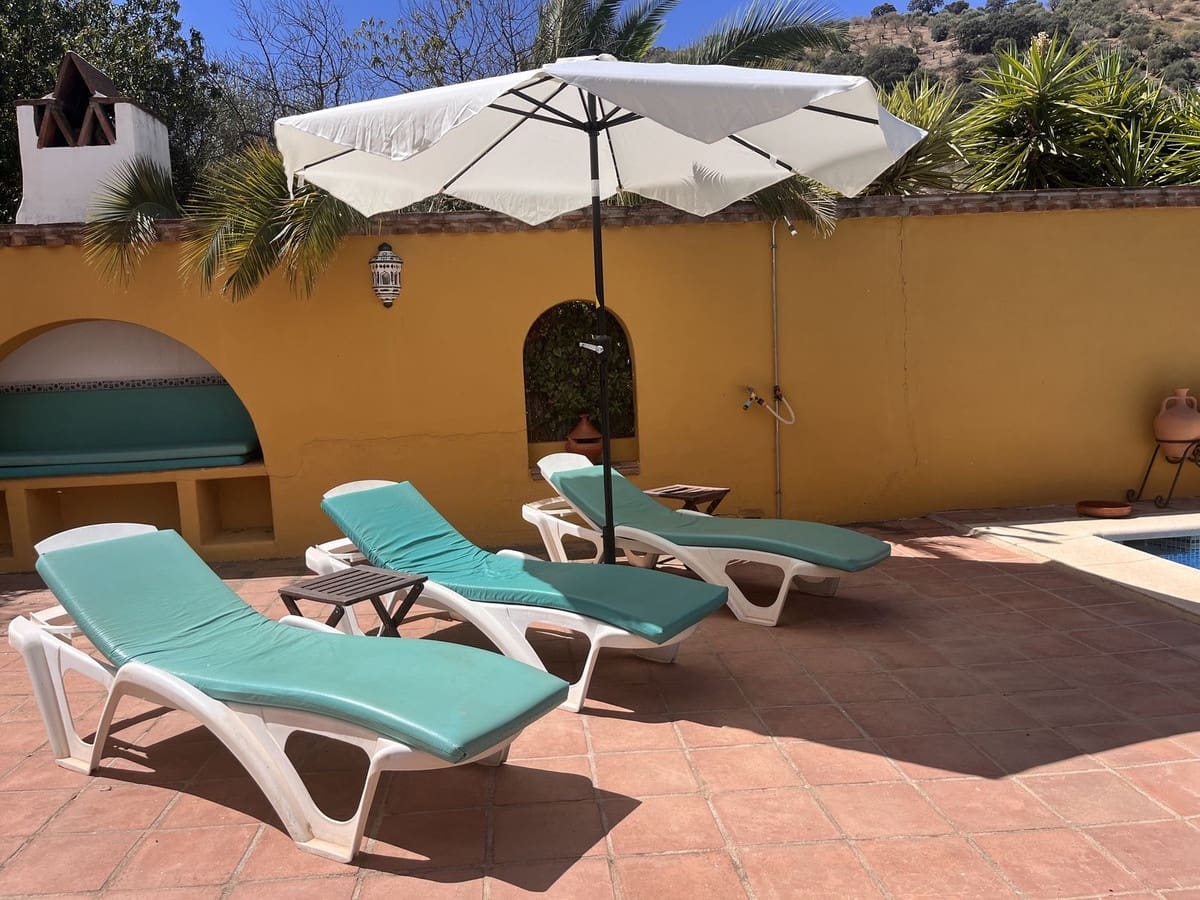 4 chambre Finca/Maison de Campagne à vendre à Comares avec piscine garage - 249 000 € (Ref: 9363272)