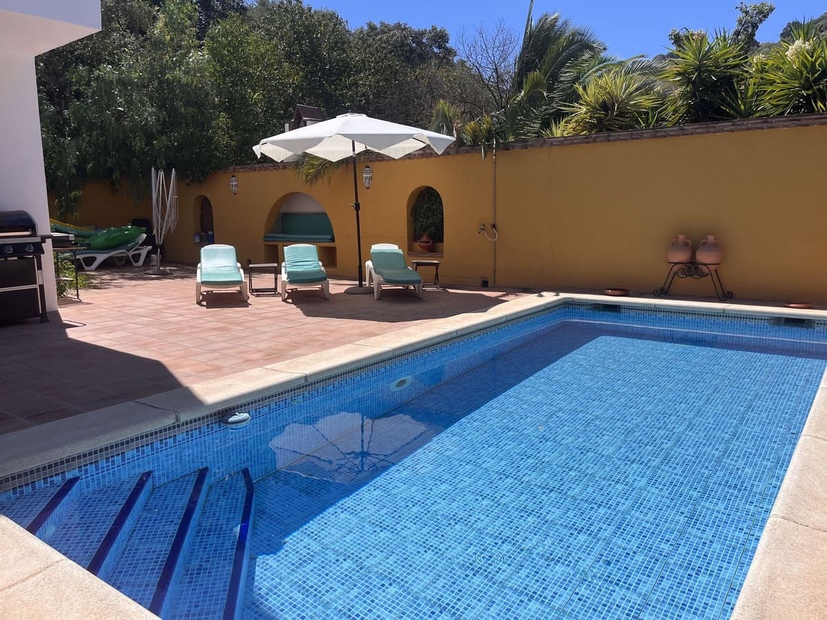 4 chambre Finca/Maison de Campagne à vendre à Comares avec piscine garage - 249 000 € (Ref: 9363272)