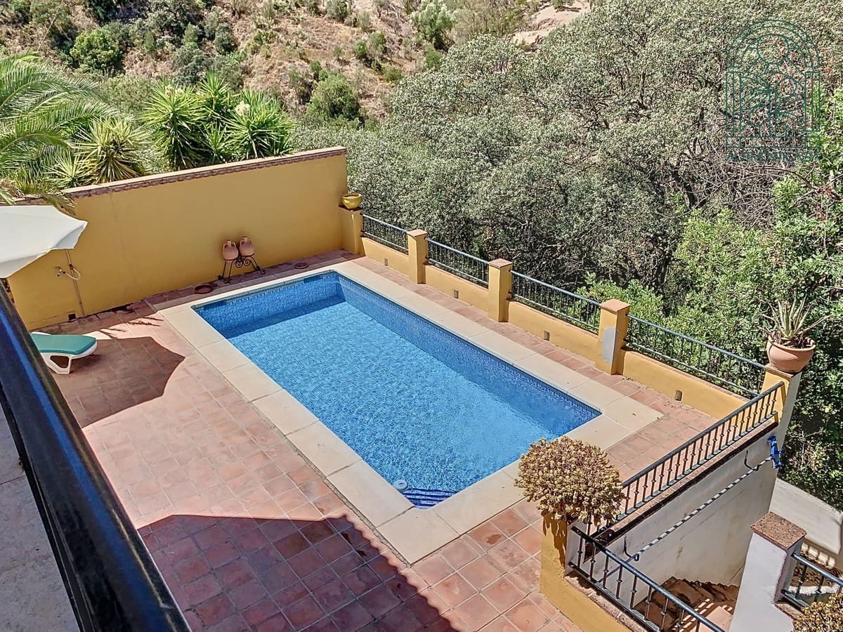 4 chambre Finca/Maison de Campagne à vendre à Comares avec piscine garage - 249 000 € (Ref: 9363272)