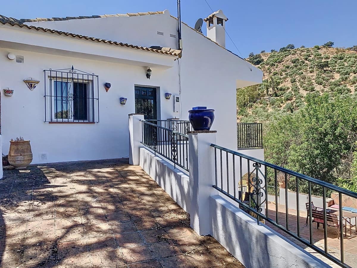 4 Zimmer Finca/Landgut zu verkaufen in Comares mit Pool Garage - 249.000 € (Ref: 9363272)