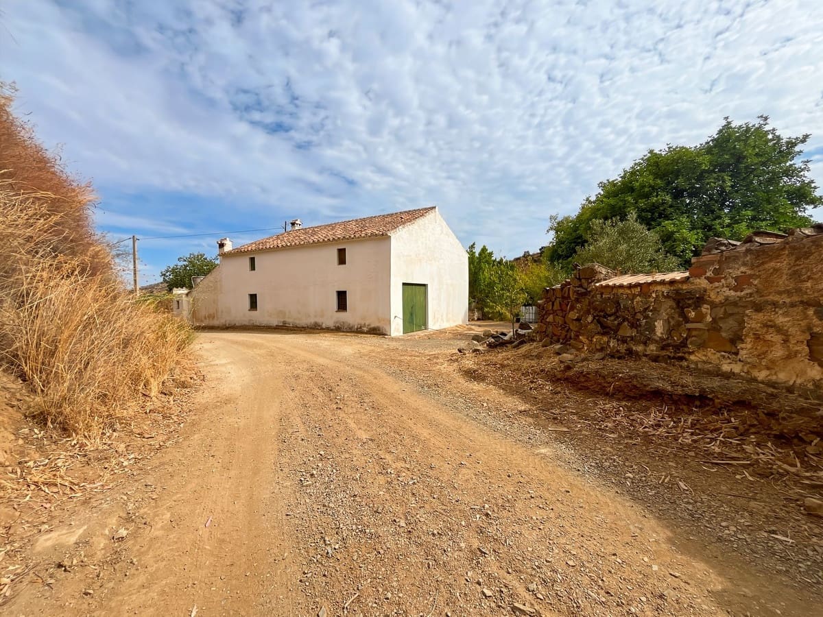 5 chambre Finca/Maison de Campagne à vendre à Comares avec garage - 194 500 € (Ref: 9363273)