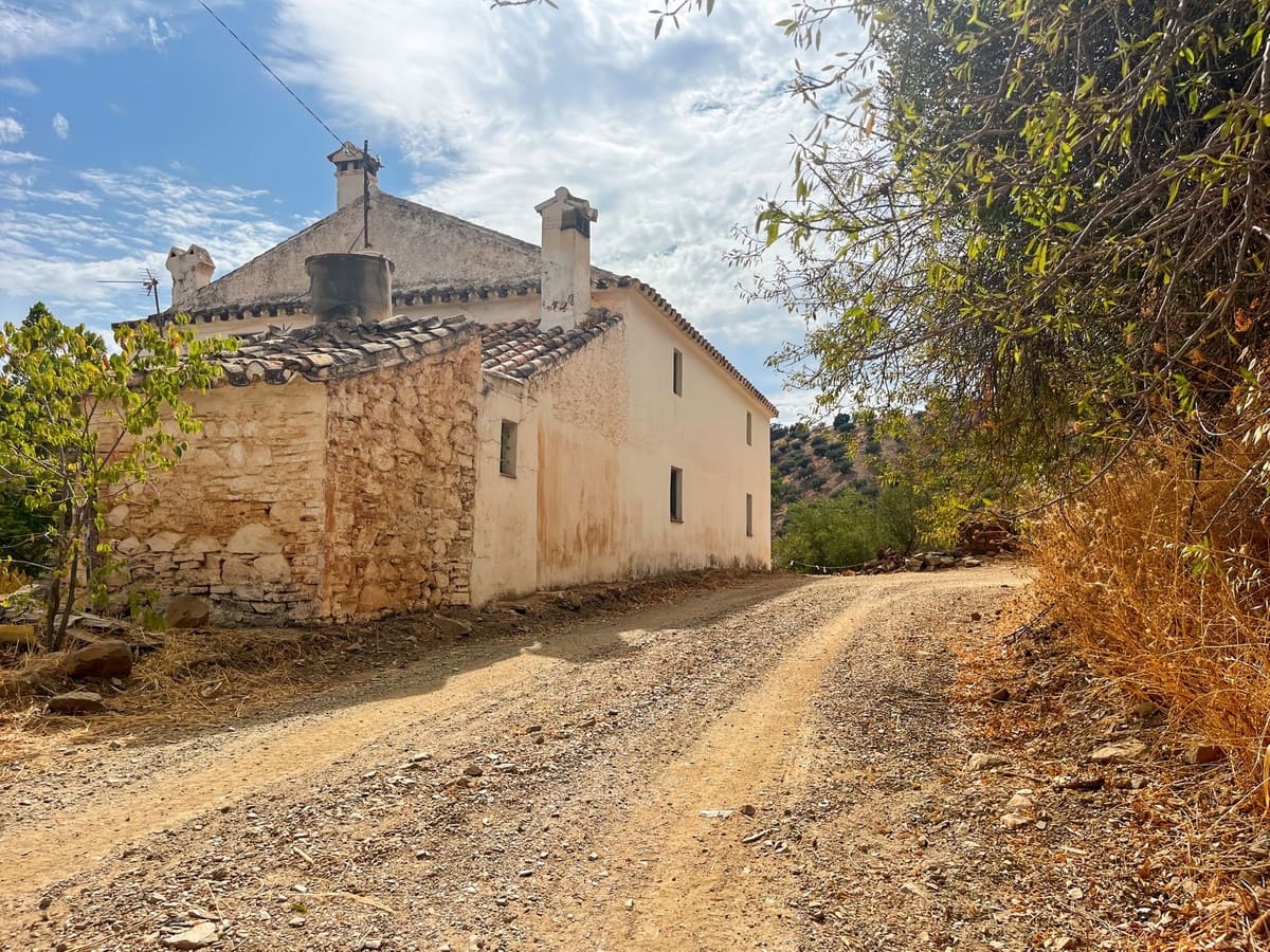 5 chambre Finca/Maison de Campagne à vendre à Comares avec garage - 194 500 € (Ref: 9363273)