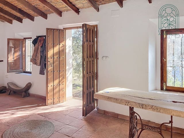 3 bedroom Finca/Country House for sale in Comares with garage - € 185,000 (Ref: 9363274)