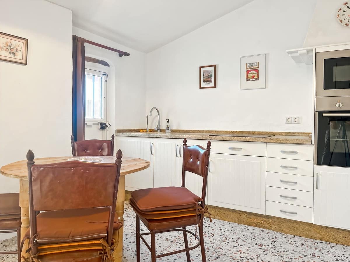 2 makuuhuone Paritalo myytävänä paikassa Comares mukana 
autotalli - 98 500 € (Ref: 9363275)