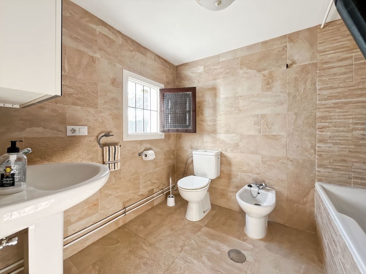 2 makuuhuone Paritalo myytävänä paikassa Comares mukana 
autotalli - 98 500 € (Ref: 9363275)