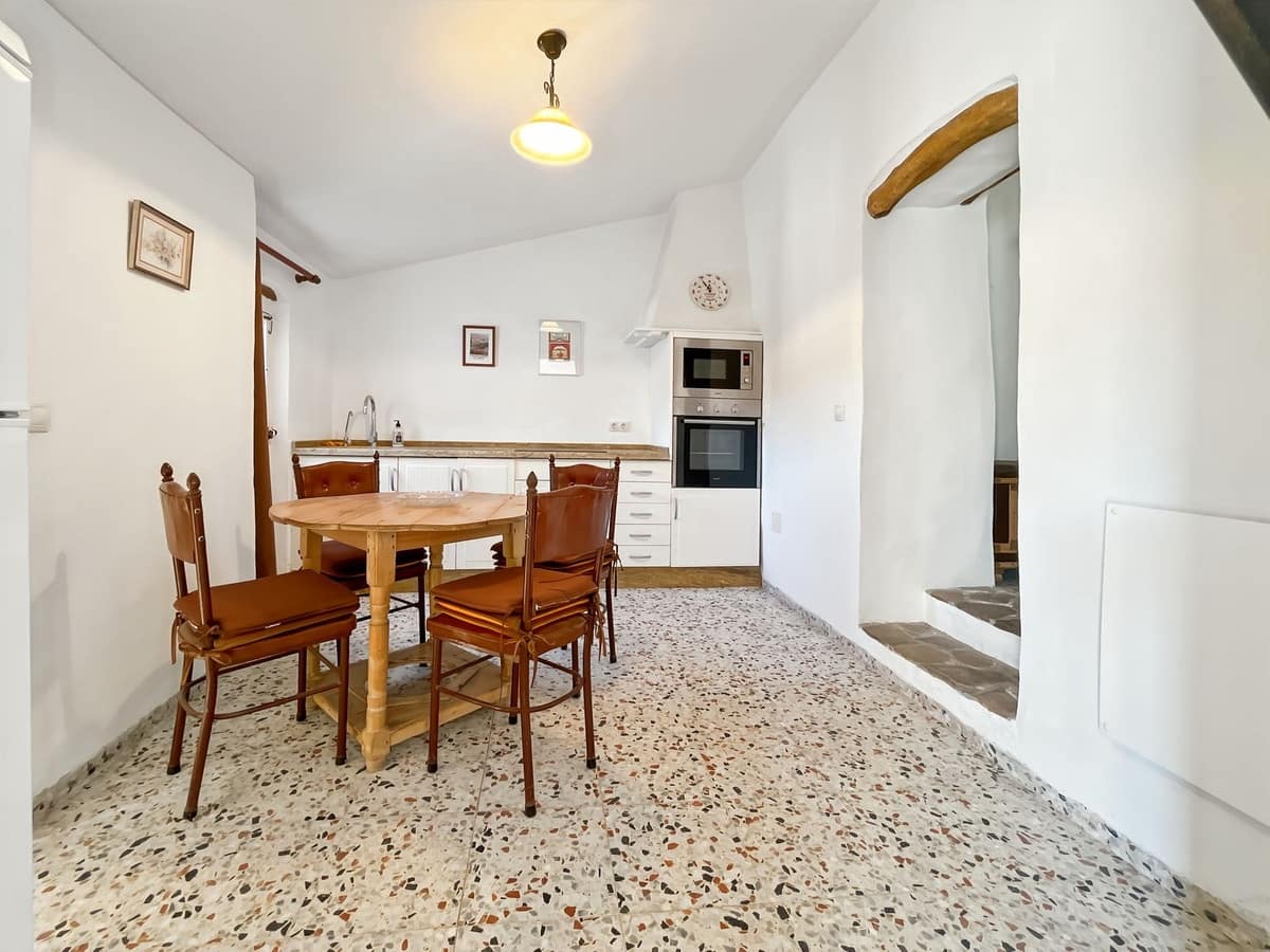 2 bedroom Semi-detached Villa for sale in Comares with garage - € 98,500 (Ref: 9363275)
