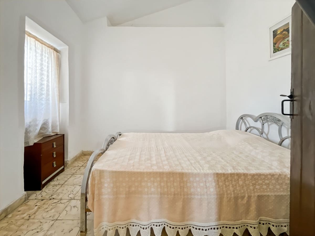 2 bedroom Semi-detached Villa for sale in Comares with garage - € 98,500 (Ref: 9363275)