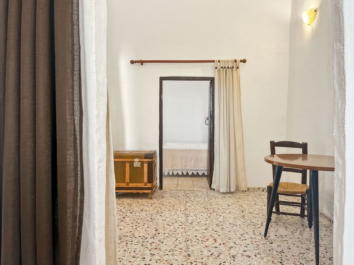 2 bedroom Semi-detached Villa for sale in Comares with garage - € 98,500 (Ref: 9363275)