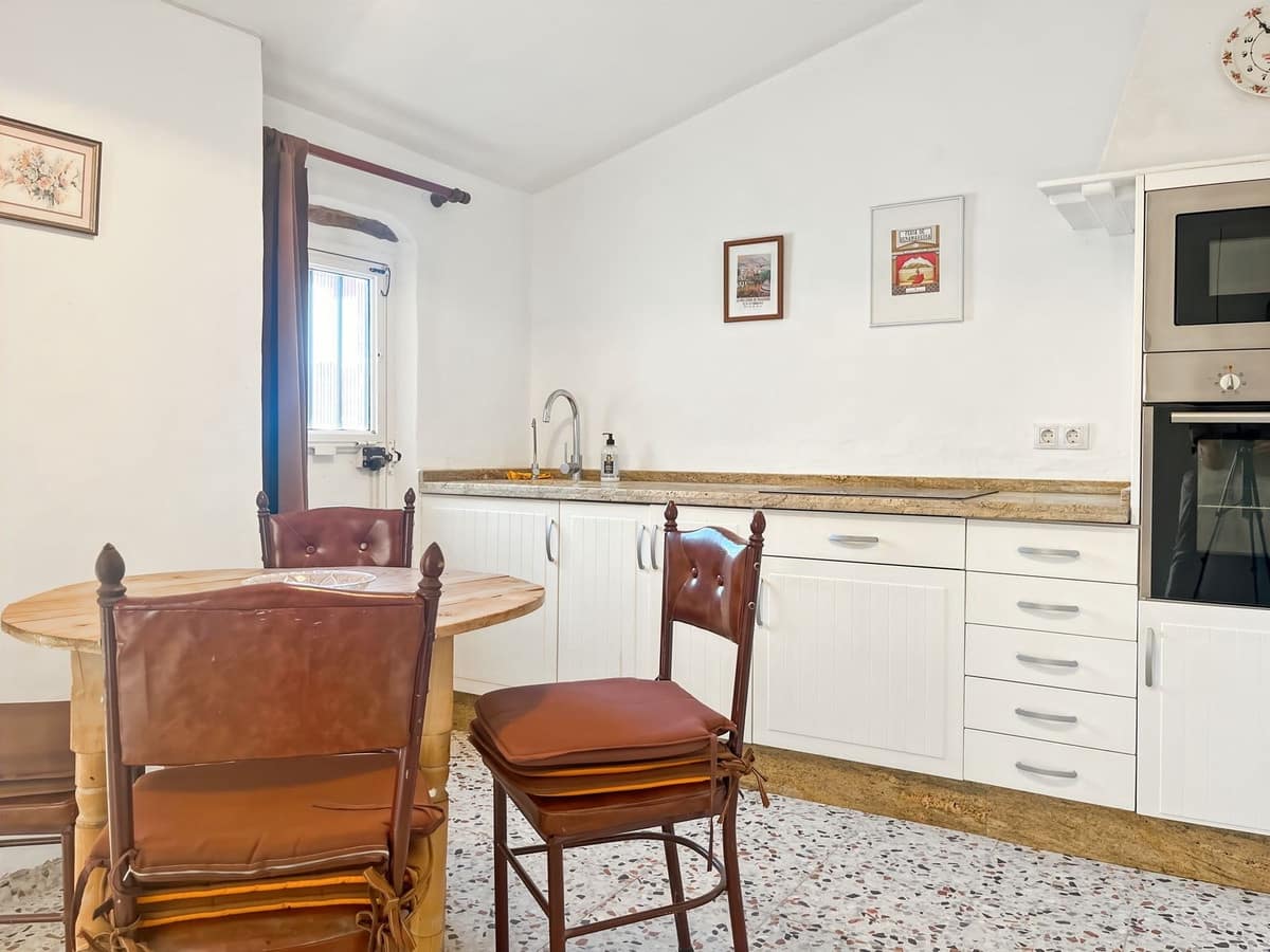 2 bedroom Semi-detached Villa for sale in Comares with garage - € 98,500 (Ref: 9363275)