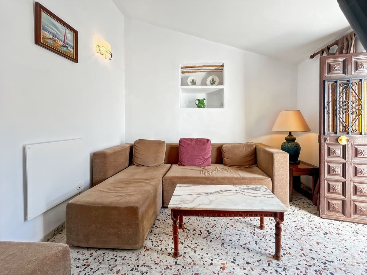 2 bedroom Semi-detached Villa for sale in Comares with garage - € 98,500 (Ref: 9363275)