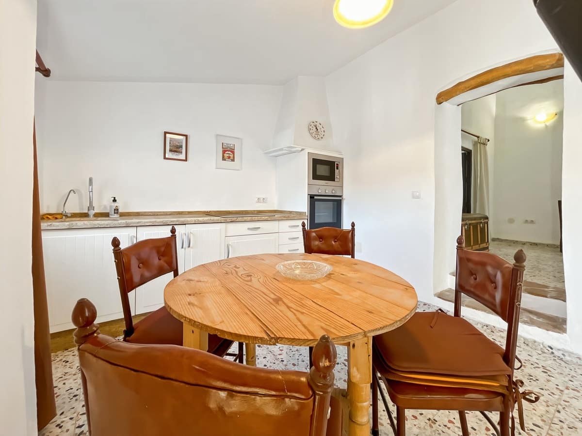 2 bedroom Semi-detached Villa for sale in Comares with garage - € 98,500 (Ref: 9363275)