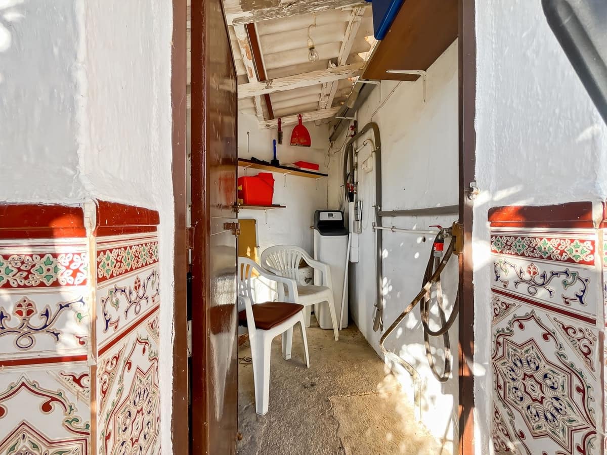 2 bedroom Semi-detached Villa for sale in Comares with garage - € 98,500 (Ref: 9363275)