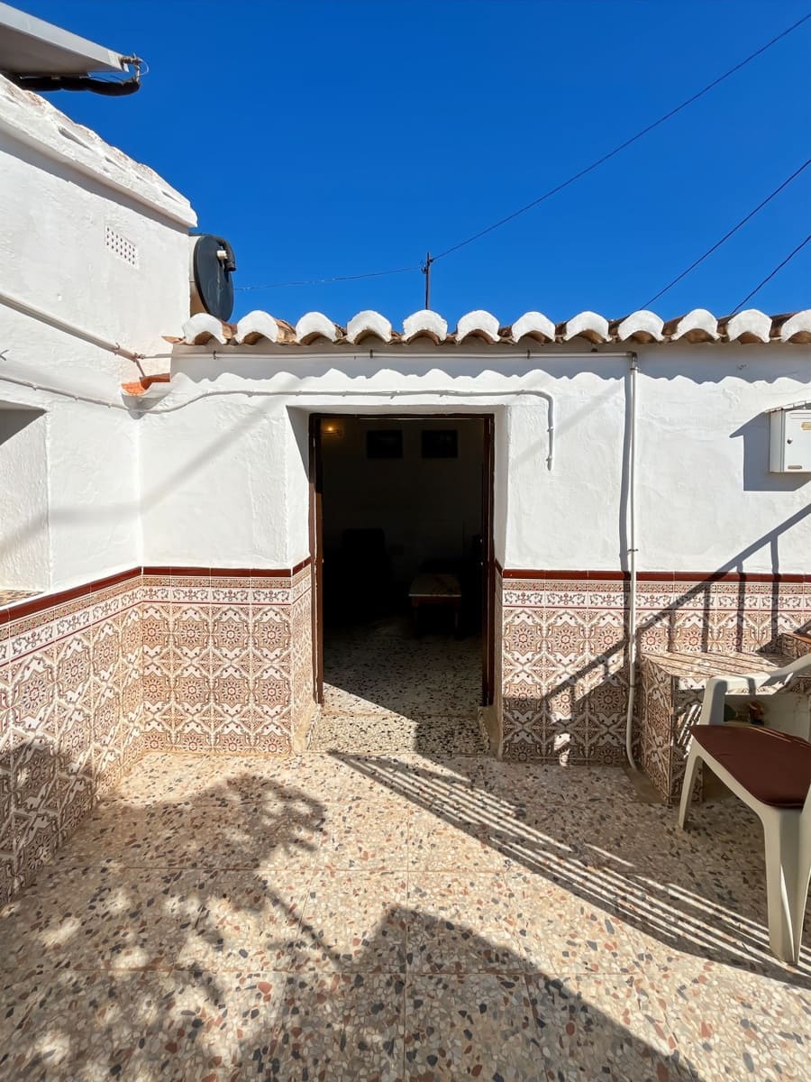 2 bedroom Semi-detached Villa for sale in Comares with garage - € 98,500 (Ref: 9363275)