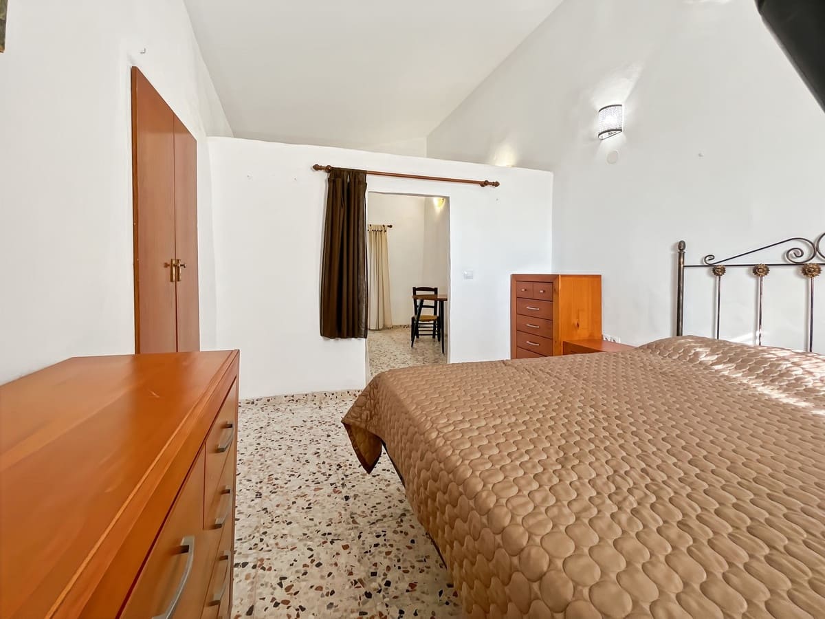 2 quarto Moradia Geminada para venda em Comares com garagem - 98 500 € (Ref: 9363275)