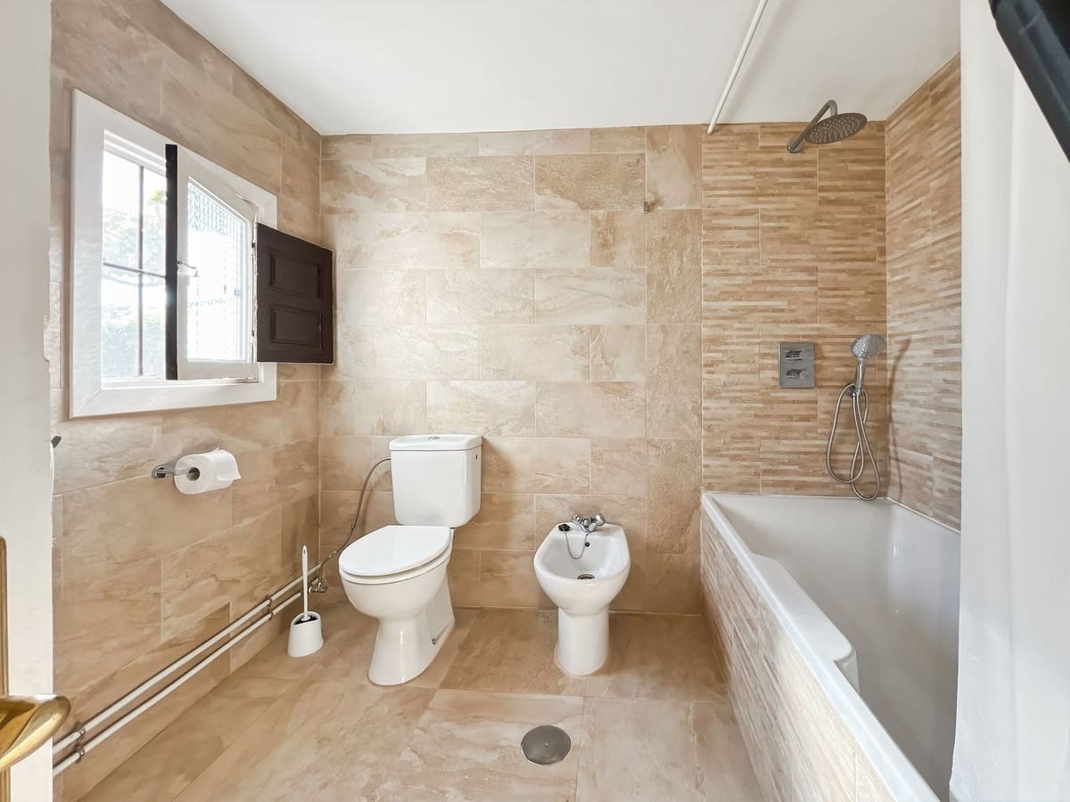 2 quarto Moradia Geminada para venda em Comares com garagem - 98 500 € (Ref: 9363275)