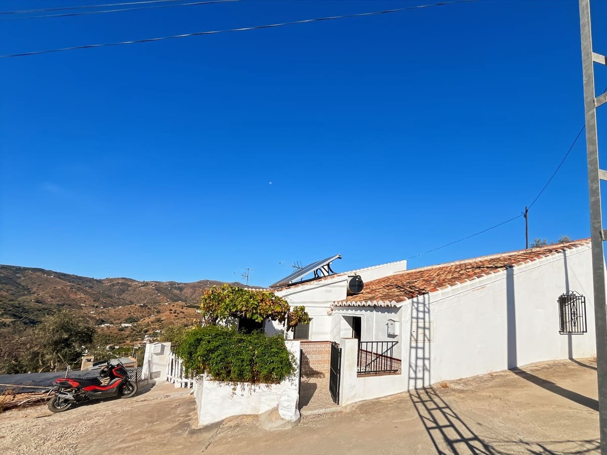 2 quarto Moradia Geminada para venda em Comares com garagem - 98 500 € (Ref: 9363275)