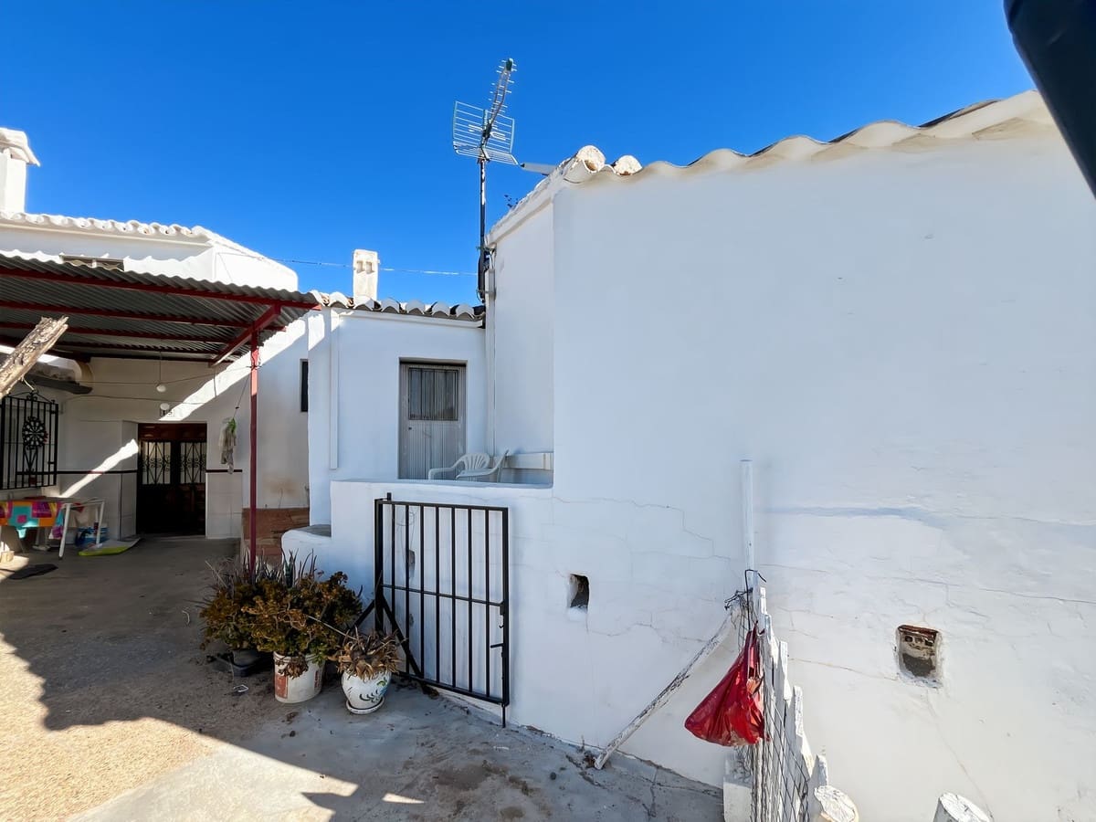 2 quarto Moradia Geminada para venda em Comares com garagem - 98 500 € (Ref: 9363275)