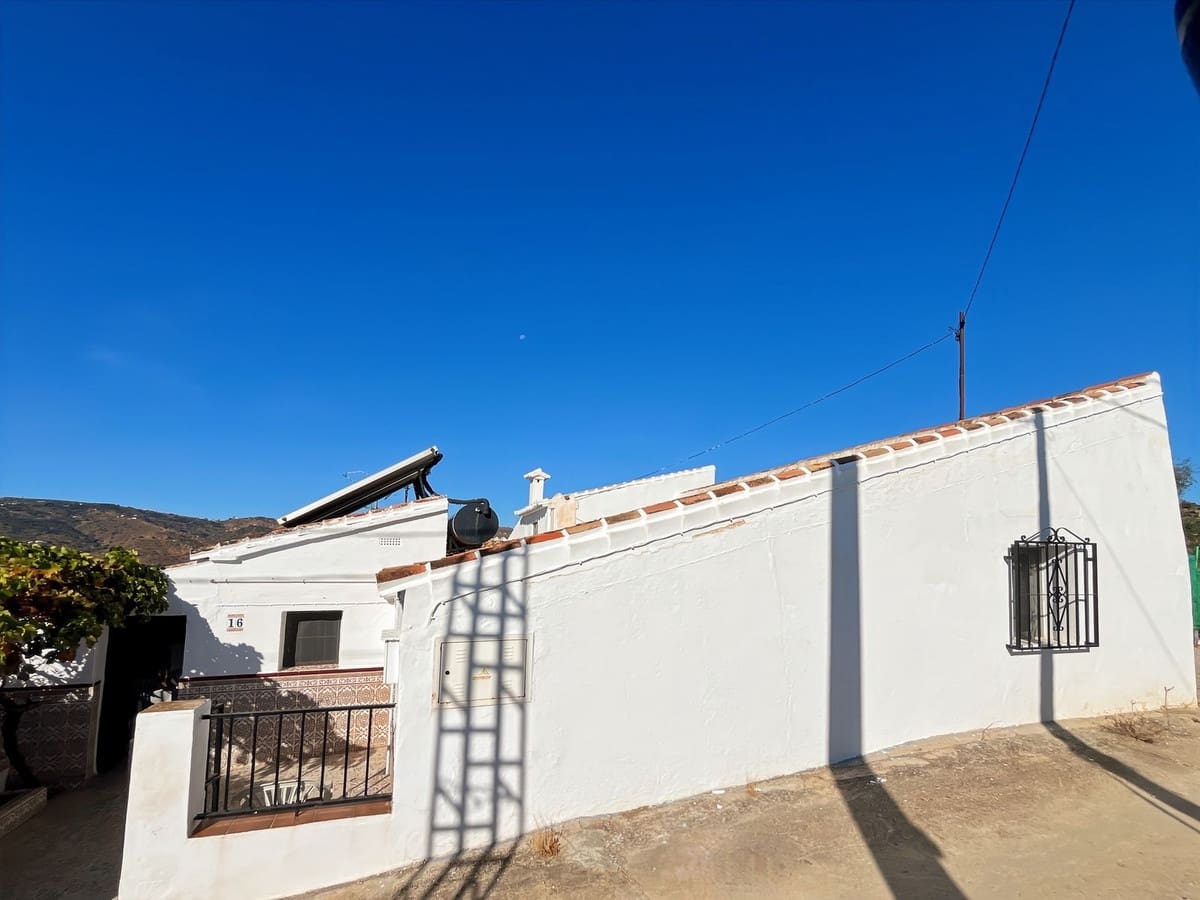 2 quarto Moradia Geminada para venda em Comares com garagem - 98 500 € (Ref: 9363275)