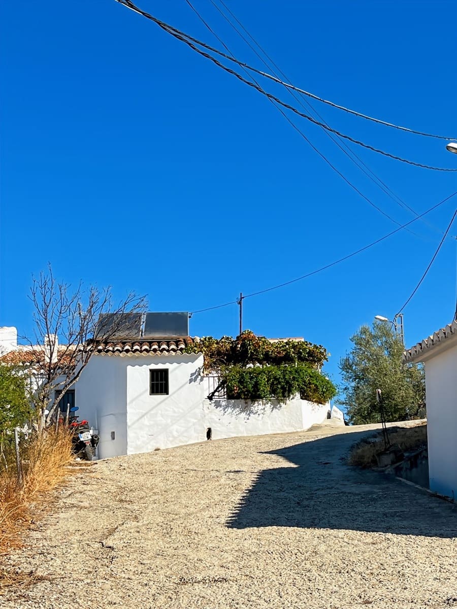 2 quarto Moradia Geminada para venda em Comares com garagem - 98 500 € (Ref: 9363275)