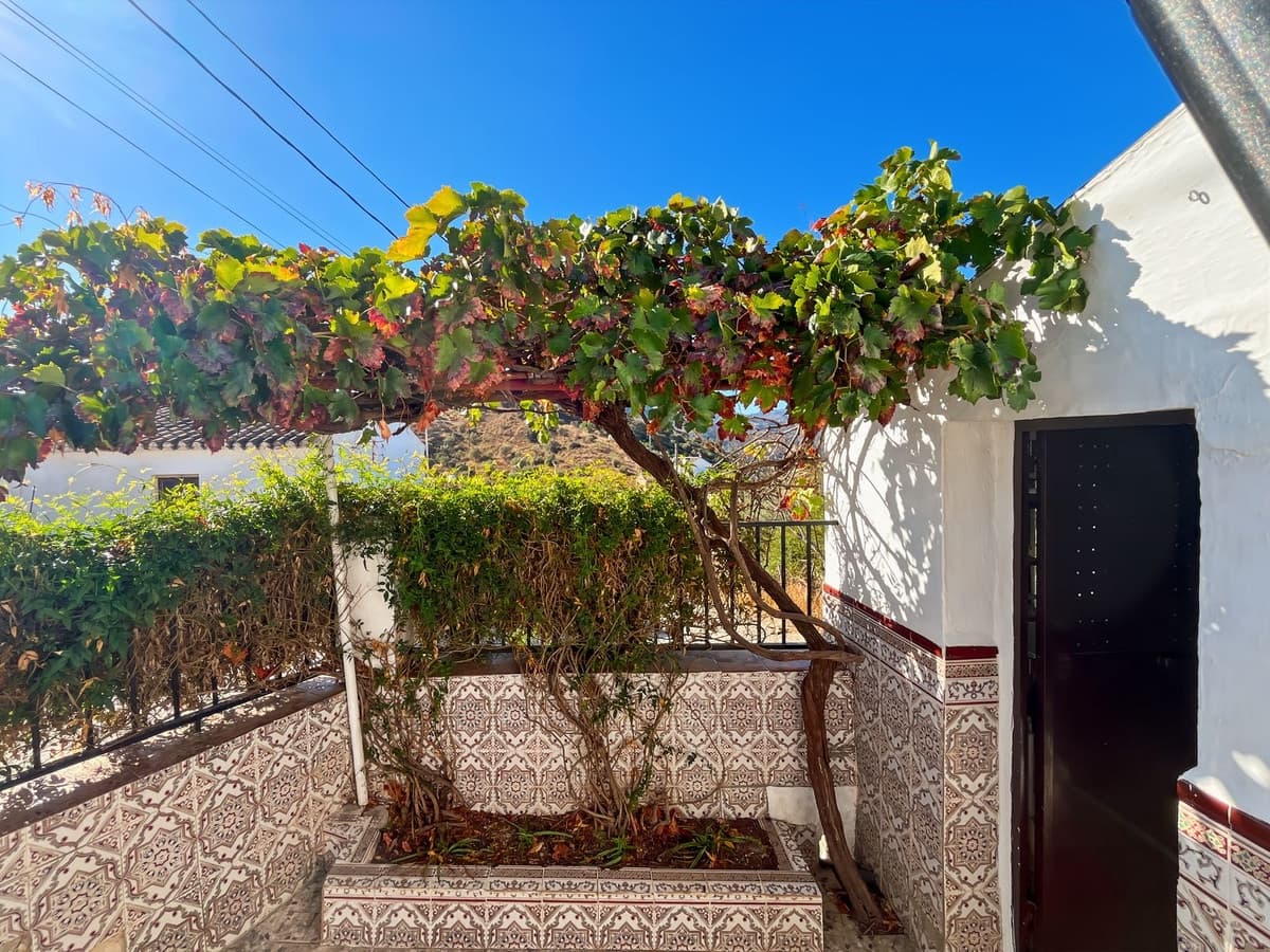 2 quarto Moradia Geminada para venda em Comares com garagem - 98 500 € (Ref: 9363275)