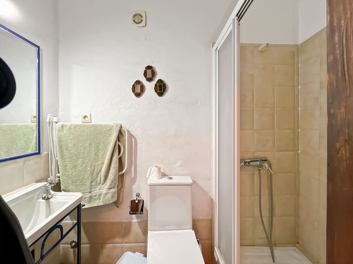 6 soverom Kjedet enebolig til salgs i Comares med garasje - € 324 500 (Ref: 9363386)