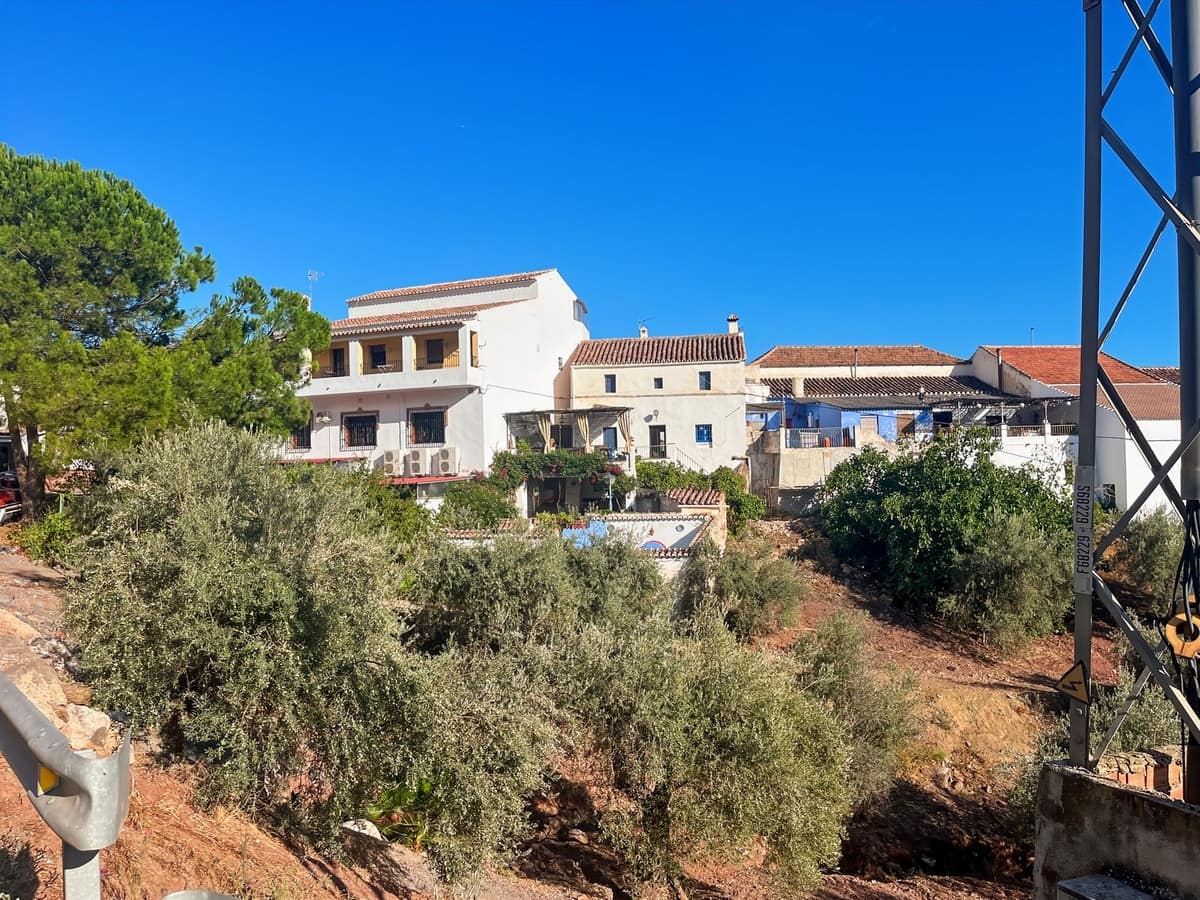 6 soverom Kjedet enebolig til salgs i Comares med garasje - € 324 500 (Ref: 9363386)