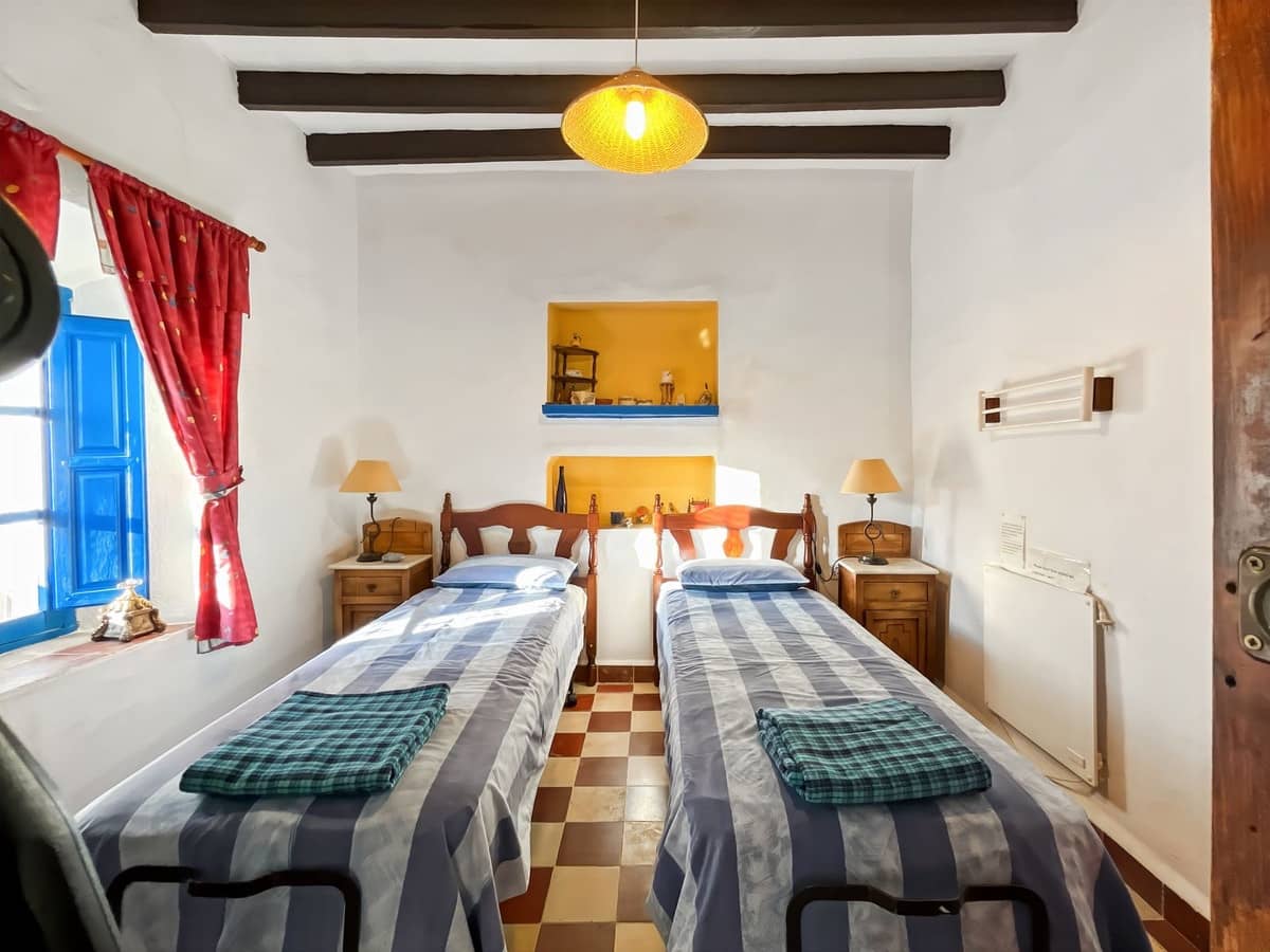 6 soverom Kjedet enebolig til salgs i Comares med garasje - € 324 500 (Ref: 9363386)