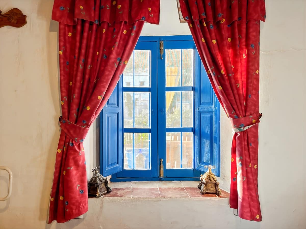 6 soverom Kjedet enebolig til salgs i Comares med garasje - € 324 500 (Ref: 9363386)