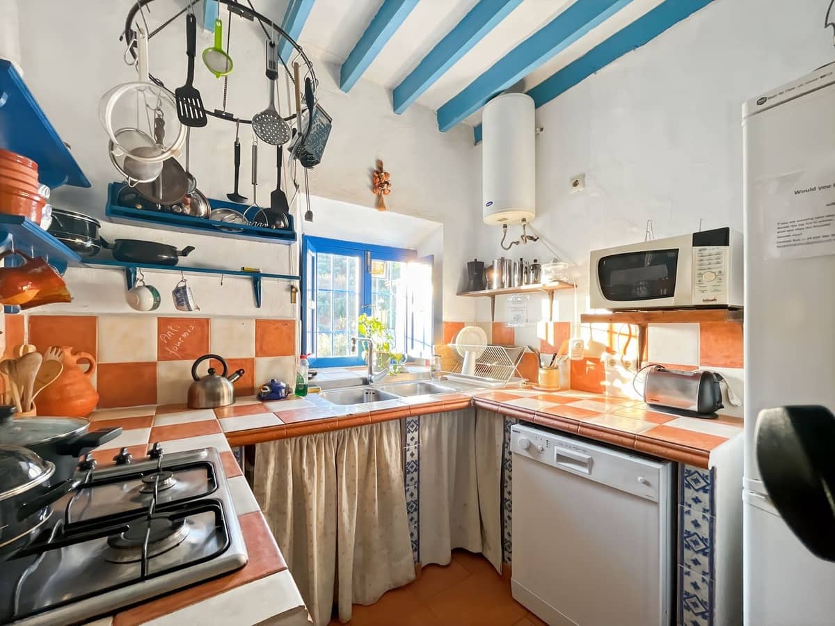 6 soverom Kjedet enebolig til salgs i Comares med garasje - € 324 500 (Ref: 9363386)