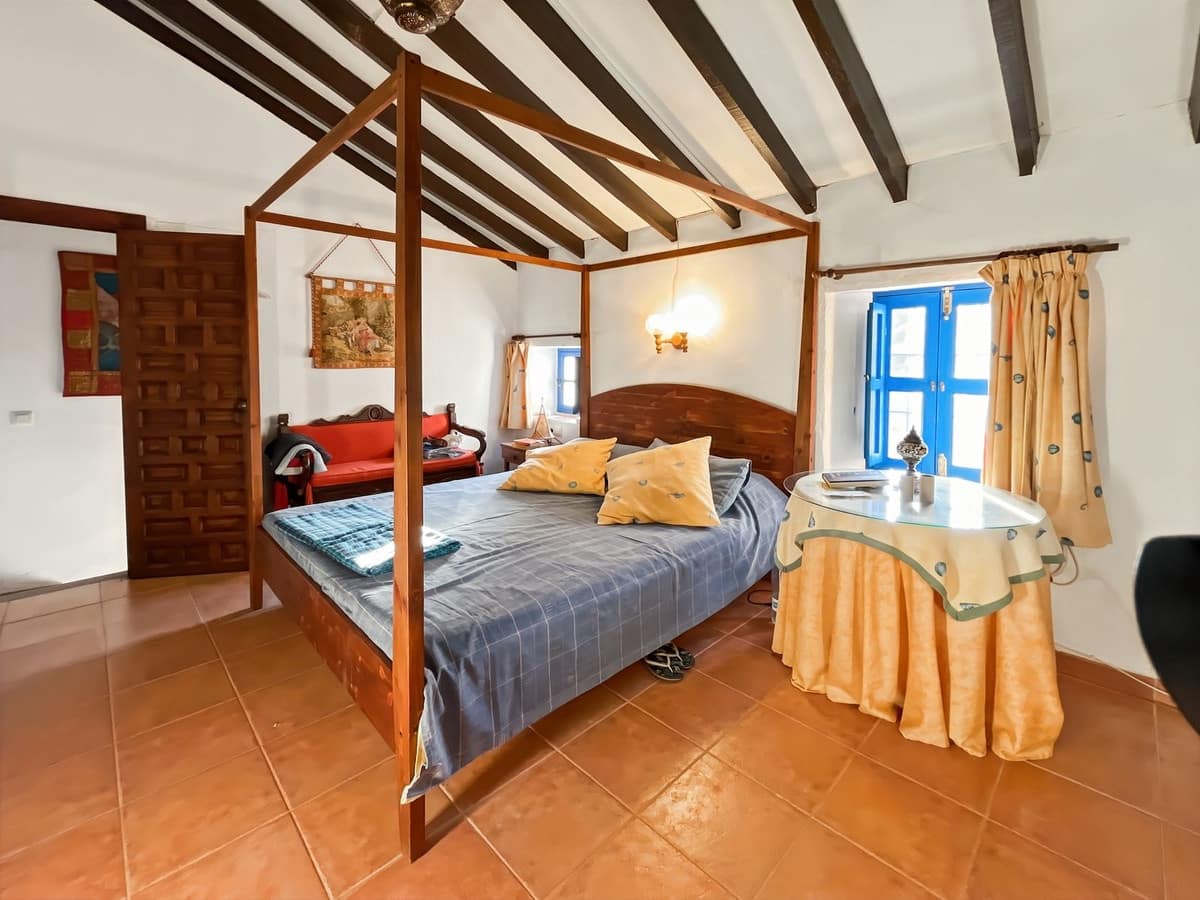 6 soverom Kjedet enebolig til salgs i Comares med garasje - € 324 500 (Ref: 9363386)