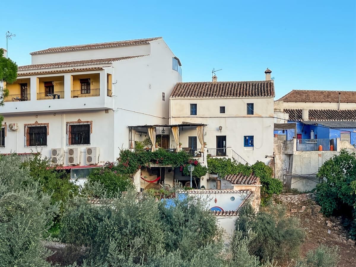 6 soverom Kjedet enebolig til salgs i Comares med garasje - € 324 500 (Ref: 9363386)