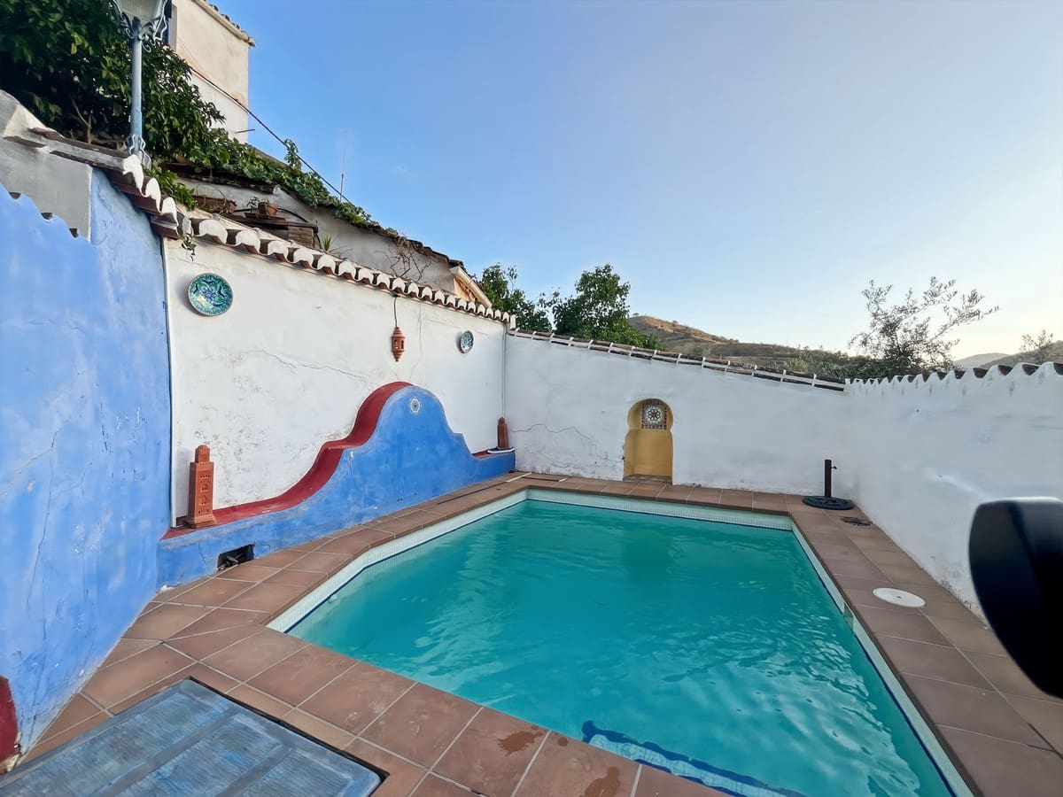 Pareado de 6 habitaciones en Comares en venta con garaje - 324.500 € (Ref: 9363386)