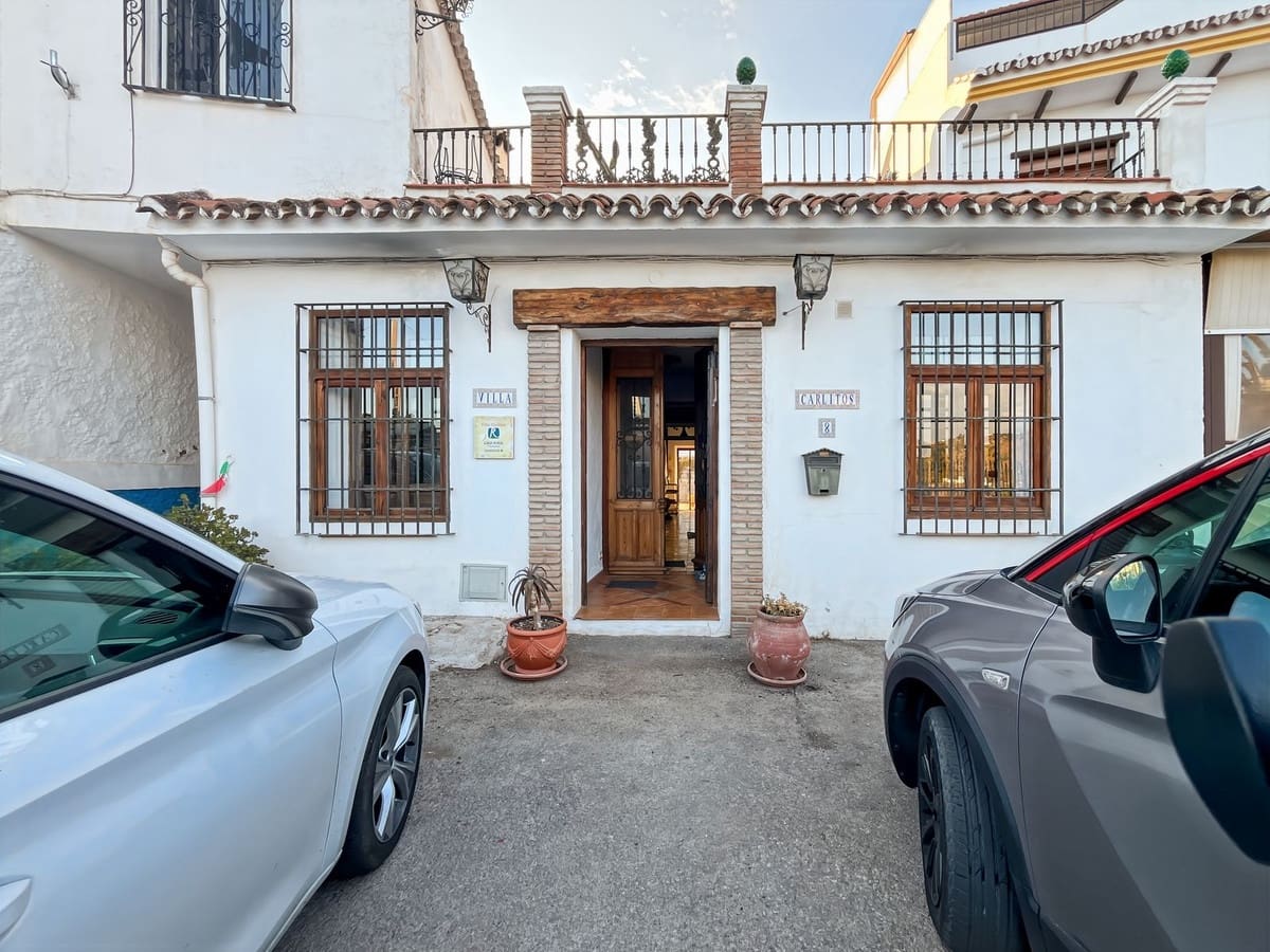 Pareado de 6 habitaciones en Comares en venta con garaje - 324.500 € (Ref: 9363386)