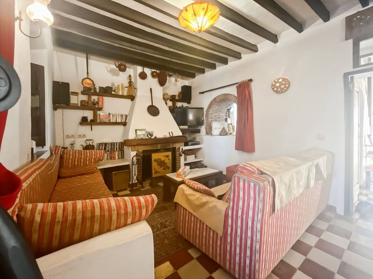 Pareado de 6 habitaciones en Comares en venta con garaje - 324.500 € (Ref: 9363386)