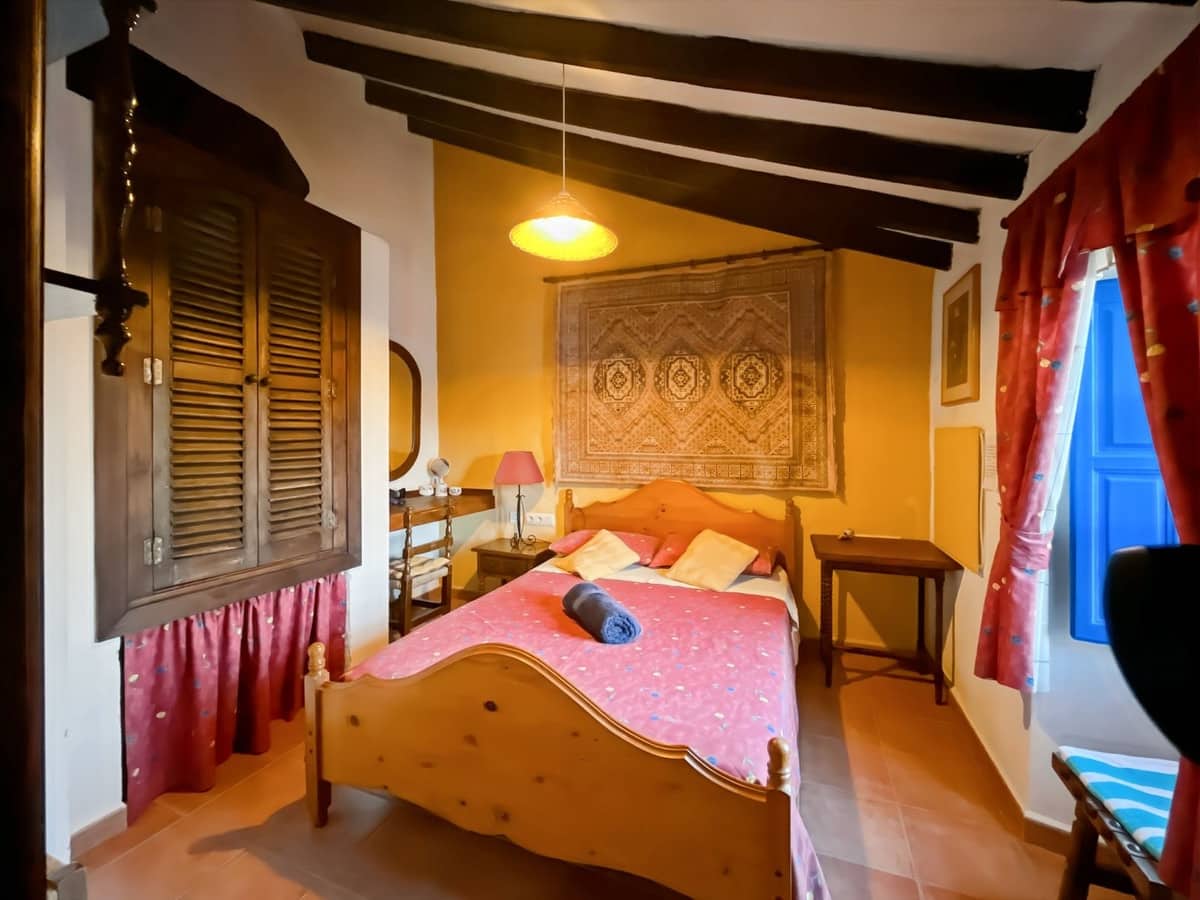 6 bedroom Semi-detached Villa for sale in Comares with garage - € 324,500 (Ref: 9363386)