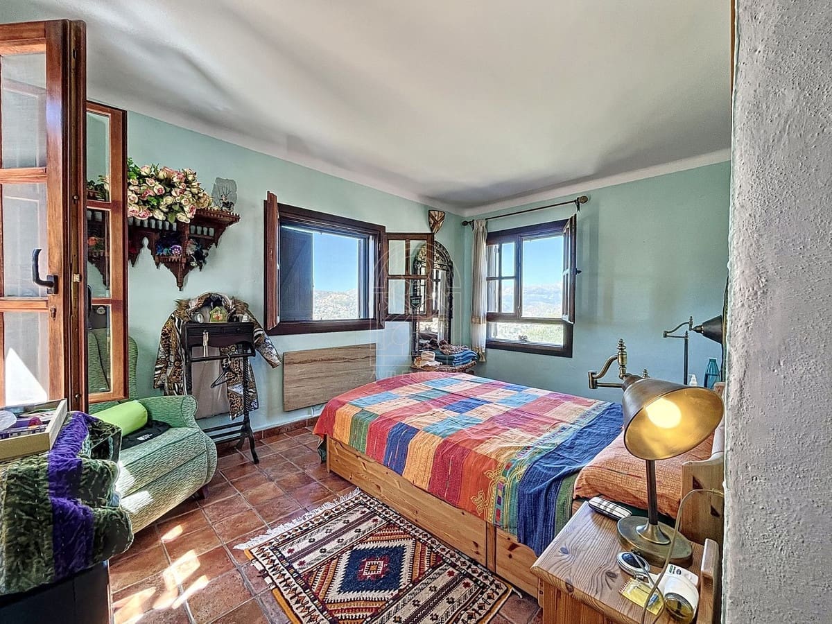 Finca/Casa Rural de 4 habitaciones en Comares en venta - 324.000 € (Ref: 9363387)