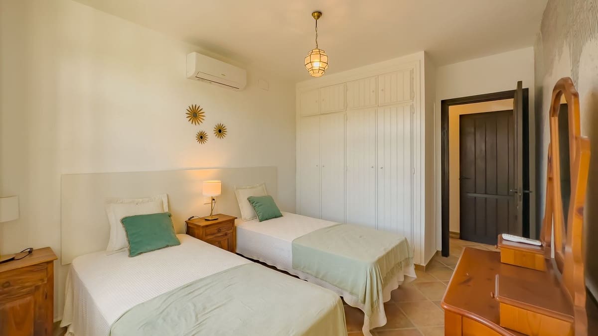 6 soveværelse Finca/Landehus til salg i Malaga by med swimmingpool garage - € 975.000 (Ref: 9386645)