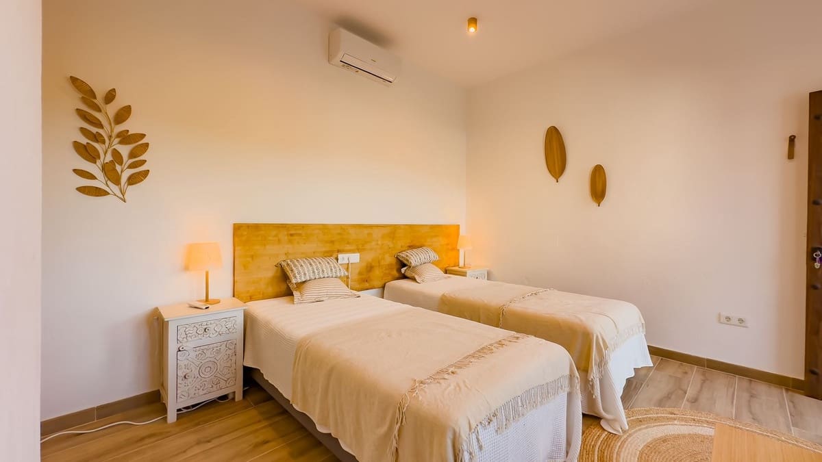 6 soveværelse Finca/Landehus til salg i Malaga by med swimmingpool garage - € 975.000 (Ref: 9386645)